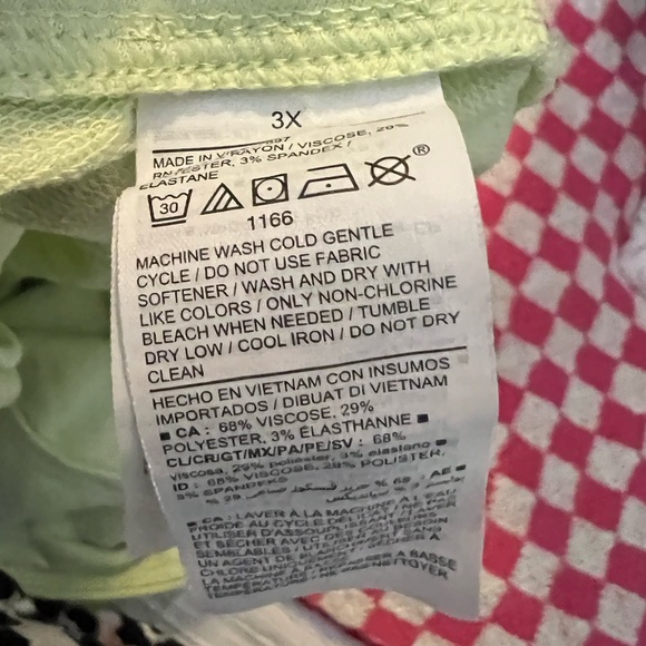 Woman’s Old Navy Shorts 3X Bundle - Picture 11 of 11